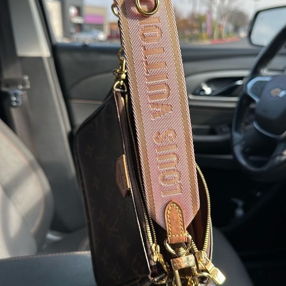 Louis Vuitton multi pochette. Monogram with pink strap - Picture 5 of 15